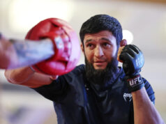 Khamzat Chimaev si počas epického kempu UFC 328 dal odmenu Download app from appStore