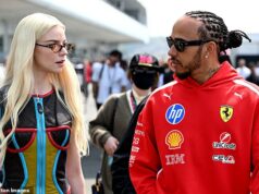 Kim Kardashian sa objavila v pretekoch F1 Lewisa Hamiltona, napriek tomu, že strávila týždeň s priateľom v Japonsku… namiesto toho sa zútulňuje v inej A-liste. Lewis Hamilton nebol v paddocku F1 videný s Kim Kardashian, ale s Anyou Taylor-Joy