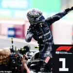 Kimi Antonelli sa stal najmladším lídrom svetového šampionátu v histórii, keď vyhral Veľkú cenu Japonska, svoje druhé preteky v rade.