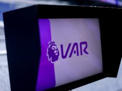 Kluby Premier League budú hlasovať o odovzdaní väčšej moci VAR po rozhodnutí o majstrovstvách sveta Je zobrazená obrazovka VAR