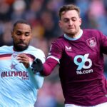 Rico Henry z Brentfordu a Jacob Bruun Larsen z Burnley