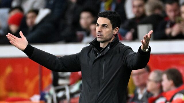 Kľúčové rozhodnutie Mikela Artetu zachraňuje Arsenal, keďže Gunners udržiavajú svoje štvornásobné sny nažive
