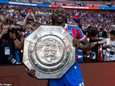 Komunitný štít v budúcej sezóne je koncertom The Weeknd VYHNUTÝ z Wembley – a presúva sa na štadión s kapacitou 74 000 ľudí Crystal Palace vyhral Community Shield ešte v auguste 2025 – tento rok to bude v Cardiffe