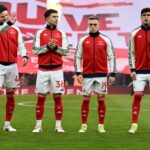 Hráči Arsenalu pred zápasom