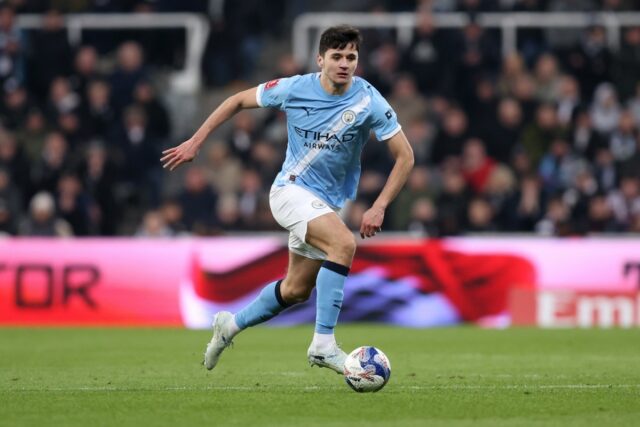 Kto by mal nastúpiť v obrane Manchestru City proti Realu Download app from appStore