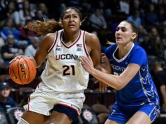 Kto je na ženskom univerzitnom basketbalovom turnaji? Kto je na ženskom univerzitnom basketbalovom turnaji?