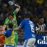 Ktorý futbalový zápas drží rekord v počte červených kariet? | Futbal