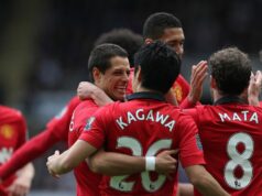 Kultový hrdina Man Utd šokujúco zmenil kariéru šéfkuchára TikTok po tom, čo zostal nezamestnaný Mexický útočník Manchestru United Javier Hernandez (vľavo) a japonský stredopoliar Manchestru United Shinji Kagawa (C) oslavujú po strelení gólu španielskeho stredopoliara Manchestru United Juana Matu počas futbalového zápasu anglickej Premier League medzi Newcastlom United a Manchestrom United v St James' Park v Newcastle Upon Tyne v severovýchodnom Anglicku 5. apríla 2014-0. Manchester United vyhral. FOTOGRAFIE AFP / IAN MACNICOL OBMEDZENÉ NA REDAKČNÉ POUŽITIE. Nepoužívajte s nepovoleným zvukom, videom, údajmi, súpiskami zápasov, klubovými/ligovými logami alebo živými službami. Online použitie počas zápasu je obmedzené na 45 obrázkov, bez emulácie videa. Nepoužívajte v stávkach, hrách alebo publikáciách pre jednotlivé kluby/ligy/hráčov. (Fotokredit by mal čítať Ian MacNicol/AFP cez Getty Images)