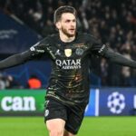 Kvaratskhelia musí zabuchnúť „otvorené“ dvere od PSG, aby sa vyhol zábavnej špongii Arteta
