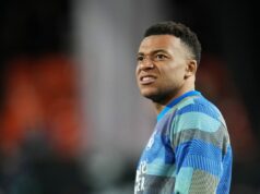 Kylian Mbappé z Realu Madrid sa v Paríži lieči na problém s kolenom Kylian Mbappé z Realu Madrid sa v Paríži lieči na problém s kolenom