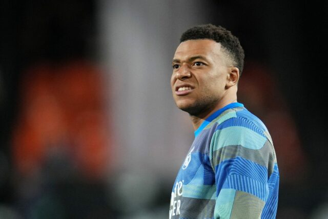 Kylian Mbappé z Realu Madrid sa v Paríži lieči na Kylian Mbappé z Realu Madrid sa v Paríži lieči na problém s kolenom