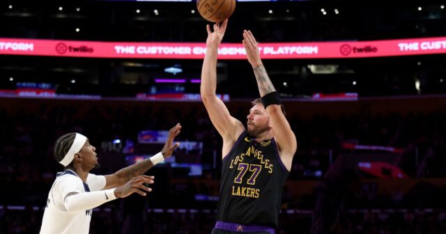 Lakers premenili zodpovednosť na silu, využili obranu na vrchol Minnesoty
