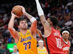 Lakers sa objavia neskoro a porazia Rockets šiestym víťazstvom v rade Lakers sa objavia neskoro a porazia Rockets šiestym víťazstvom v rade