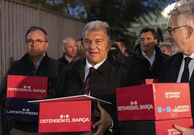 Laporta vedie prezidentské podpisy Barcy pod hrozbou koalície
