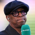 BIRMINGHAM, ANGLICKO - 26. OKTÓBRA: Ian Wright prezentuje pre ITV Sport pred medzinárodným prípravným zápasom žien medzi Anglickom a Brazíliou na City of Manchester Stadium 25. októbra 2025 v Manchestri v Anglicku. (Foto: Ben Roberts – Danehouse/Getty Images)