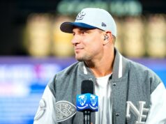 Legenda NFL Rob Gronkowski sa vyhráža súbojom s Loganom Paulom na marcovom podujatí Legenda NFL Rob Gronkowski sa vyhráža súbojom s Loganom Paulom na marcovom podujatí