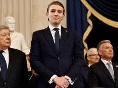 Legenda WWE hovorí Donaldovi Trumpovi, aby poslal syna Barrona (20) do vojny po tom, čo obvinil prezidenta z prípravy atentátu Legenda WWE Jesse Ventura vyzval Donalda Trumpa, aby poslal syna Barrona (na obrázku) do vojny