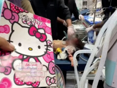 Lekári sa pokúšajú zachrániť dievča, keď pri izraelskom útoku v Gaze zahynul otec | Izraelsko-palestínsky konflikt Lekári sa pokúšajú zachrániť dievča, keď pri izraelskom útoku v Gaze zahynul otec | Izraelsko-palestínsky konflikt