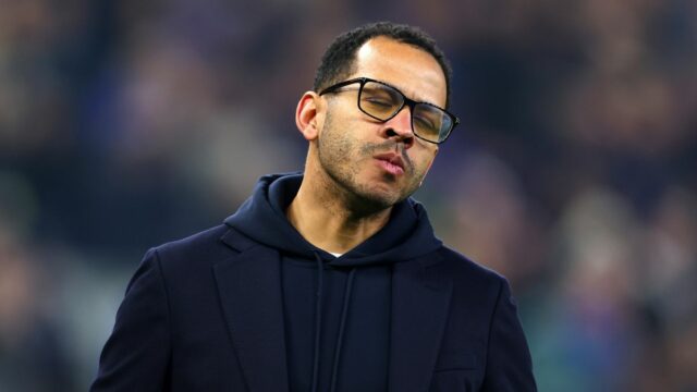 Liam Rosenior musí vyriešiť viacero problémov Chelsea, pričom ten najväčší má vplyv aj na Enza Marescu