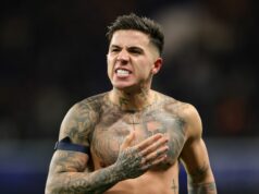 Liam Rosenior poskytuje verdikt Enza Fernandeza po bombových komentároch o budúcnosti Chelsea Enzo Fernandez z Chelsea oslavuje strelenie tretieho gólu svojho tímu počas zápasu Premier League medzi Chelsea a West Ham United na Stamford Bridge 31. januára 2026 v Londýne v Anglicku.