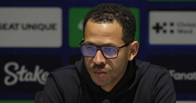 Liam Rosenior pripisuje vinu za nočnú moru Chelsea 10 dní Liam Rosenior pripisuje vinu za nočnú moru Chelsea 10 dní po prehre v Evertone | Futbal | Šport