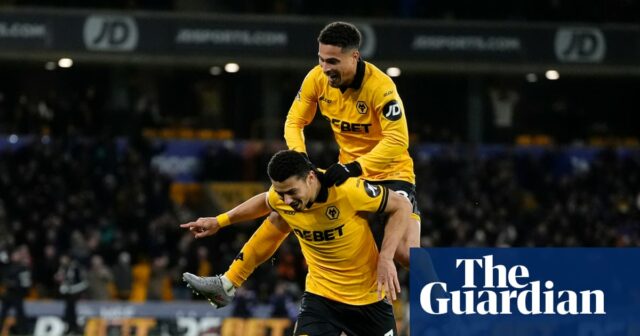 Wolverhampton Wanderers vs Liverpool - Premier League - Molineux Andre z Wolverhamptonu Wanderers oslavuje druhý gól svojho tímu v zápase počas zápasu Premier League na ihrisku Molineux, Wolverhampton. Dátum snímky: utorok 3. marca 2026. PA Foto. Fotografický kredit by mal znieť: Nick Potts/PA Wire. OBMEDZENIA: LEN REDAKČNÉ POUŽITIE Žiadne použitie s nepovoleným zvukom, videom, údajmi, rozpismi zápasov, klubovými/ligovými logami alebo 