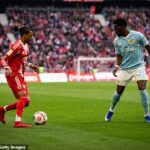 Michael Olise je úžasný talent, no s Bayernom má zmluvu do roku 2029