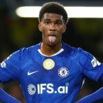 Liverpool sa zameriava na Chelsea „nedotknuteľnú“, ktorá „chce odísť“; oba kluby sa môžu vyhnúť opakovaniu Guehiho