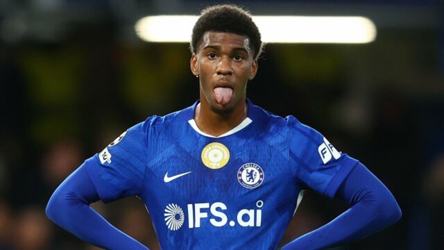 Liverpool sa zameriava na Chelsea „nedotknuteľnú“, ktorá „chce odísť“; oba kluby sa môžu vyhnúť opakovaniu Guehiho
