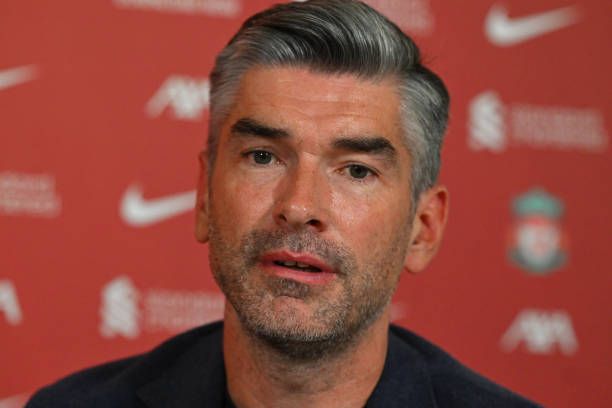 Liverpool zvažuje prestup Jarella Quansaha o obrat, keď sa objavia Jarell Quansah z Bayer 04 Leverkusen sleduje zápas Bundesligy medzi Bayerom 04 Leverkusen a 1. FSV Mainz 05 v BayArena vo februári...