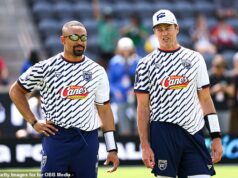 Logan Paul, hviezdy NFL získajú rýchlu kontrolu reality vs tím USA na futbalovom zápase Toma Bradyho Hurts a Brady zo zakladateľov FFC sa pozerajú pred Fanatics Flag Football Classic