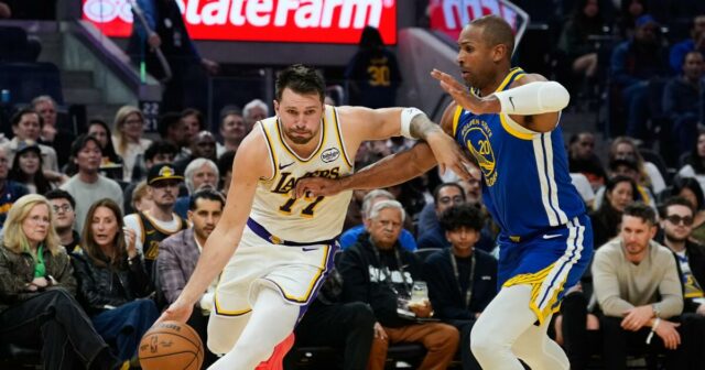 Luka Doncic a Lakers dominujú vo víťazstve nad Curry-less Warriors Luka Doncic a Lakers dominujú vo víťazstve nad Curry-less Warriors