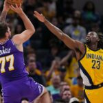 Luka Doncic dosiahol 43 bodov, keď Lakers zdržali neskoré stretnutie Pacers