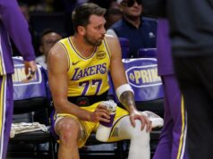 Luka Doncic dostal pokutu 50 000 dolárov za „nevhodné“ gesto voči úradníkovi Luka Doncic dostal pokutu 50 000 dolárov za „nevhodné“ gesto voči úradníkovi