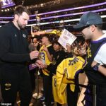 Luka Doncic vyzeral sústredene vo svojom prvom vystúpení od rozchodu so svojou snúbenicou