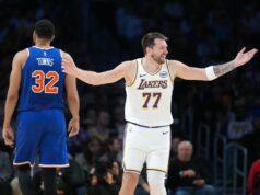 Luka Doncic z Lakers dostal pokutu 50 000 dolárov za gesto voči rozhodcom NBA: New York Knicks v Los Angeles Lakers