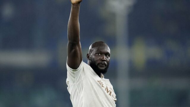 Lukaku obhajuje rozhodnutie podstúpiť liečbu v Belgicku a hovorí, že Lukaku obhajuje rozhodnutie podstúpiť liečbu v Belgicku a hovorí, že sa nikdy nemohol vrátiť k Neapolu