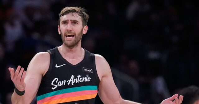 Luke Kornet zo Spurs chce, aby Hawks zrušil spoluprácu so Luke Kornet zo Spurs chce, aby Hawks zrušil spoluprácu so striptízovým klubom "Magic City Monday".