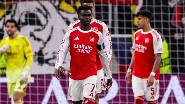 Madueke sa darí a potápa sa, aby dostal Saku do bahna, zatiaľ čo Arsenal sa potáca pri kreslení
