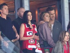 Majetok majiteľa Wrexhamu Ryan Reynolds a vyhlásenie o rozvode ako potvrdená nová úloha WREXHAM, WALES – 26. apríla: Blake Lively, manželka spolumajiteľa Wrexhamu Ryana Reynoldsa a Roba McElhenneyho pred zápasom Sky Bet League One medzi Wrexham AFC a Charlton Athletic FC na Racecourse Ground 26. apríla 2025 vo Wrexhame vo Walese. (Foto: Robbie Jay Barratt - AMA/Getty Images)