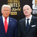 Donald Trump a Gianni Infantino pózujú na fotografii
