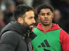 Mal som pár slov s Marcusom Rashfordom v Barcelone – v Man Utd s ním zle zaobchádzali. Marcus Rashford z FC Barcelona sleduje zápas LaLiga EA Sports medzi FC Barcelona a RCD Mallorca na Spotify Camp Nou 7. februára 2026 v Barcelone v Španielsku.