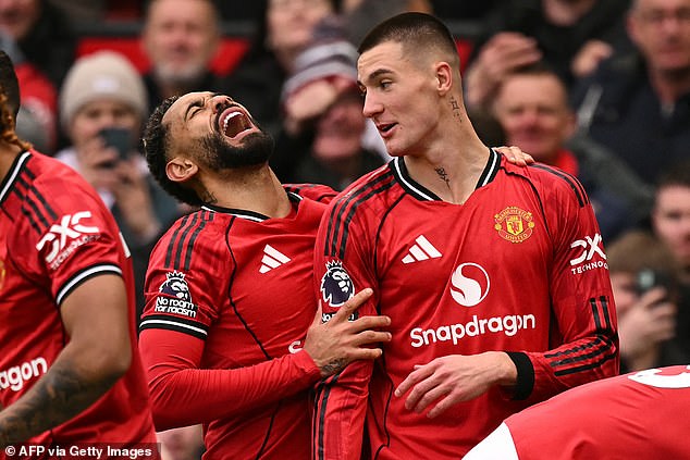 Man United 3-1 Aston Villa – HODNOTENIE HRÁČOV: Hrdina Red Manchester United dal v nedeľu popoludní nádeji na Ligu majstrov ďalšiu posilu