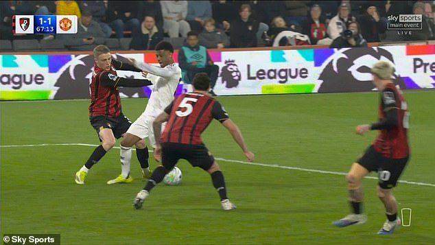 Man United odišiel „zmätený“, pretože Amadovi bol zamietnutý trest predtým, Amad Diallo bol zrazený do šestnástky od Adriena Trufferta, ale rozhodca odkýval hru