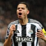 William Osula z Newcastlu United oslavuje