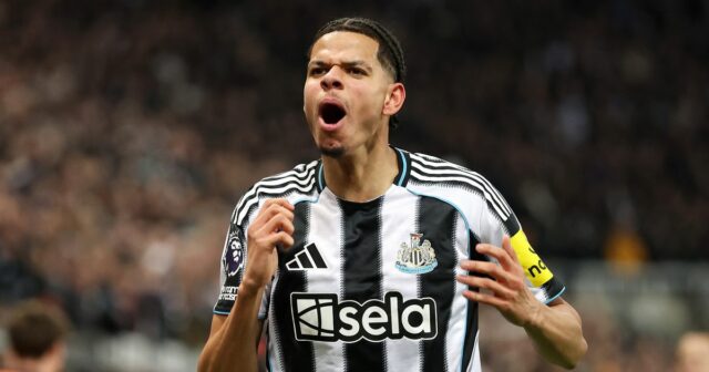 Man Utd ohromený 10-členným Newcastlom, keď sa skončila séria Michaela William Osula z Newcastlu United oslavuje