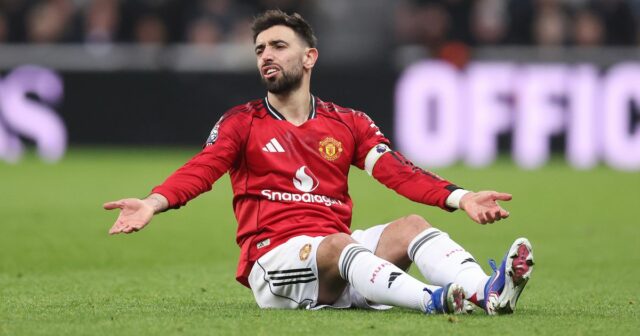   Bruno Fernandes z Manchestru United reaguje 