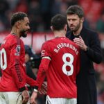 Michael Carrick musí vo svojej XI Manchestru United umiestniť päť útočníkov len na štyri štartovacie miesta