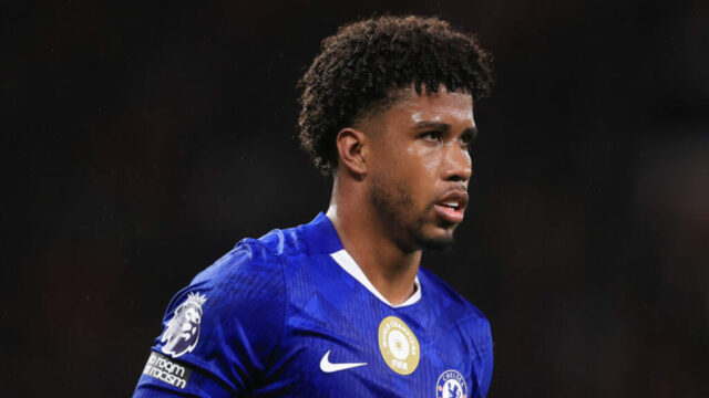 Manchester United sa po údere Elliota Andersona obrátil na Andreyho Santosa z Chelsea
