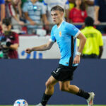 Manuel Ugarte sa proti Anglicku bizarne vyhýba červenej karte